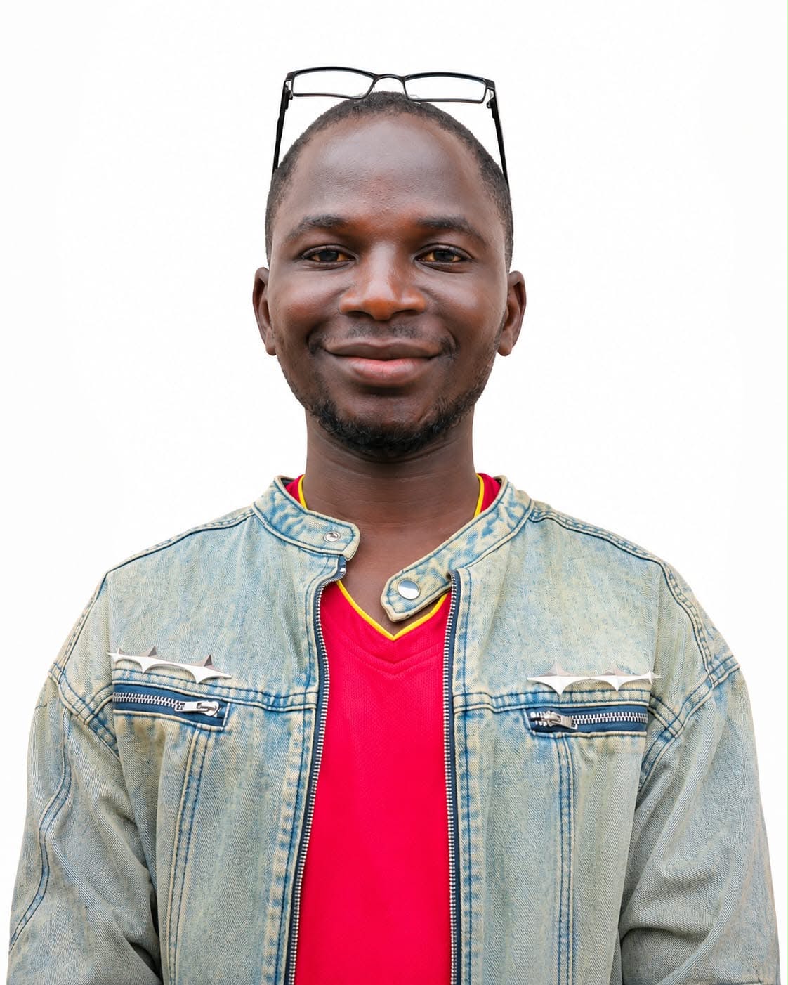 Portrait of Ansumana F. Dulleh, Content Director of Lofa24.